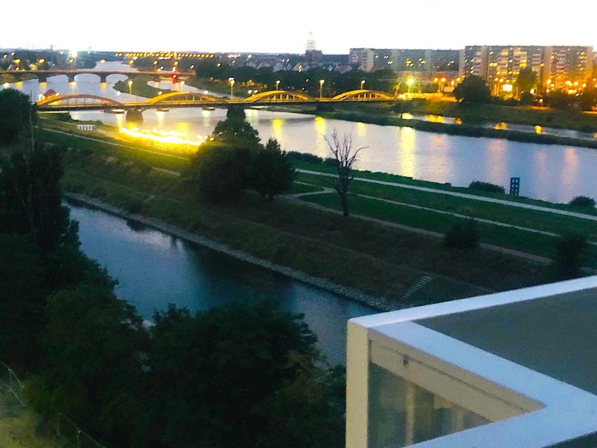 Apartament Z Tarasem I Widokiem Na Odre Wroclaw Ngoại thất bức ảnh